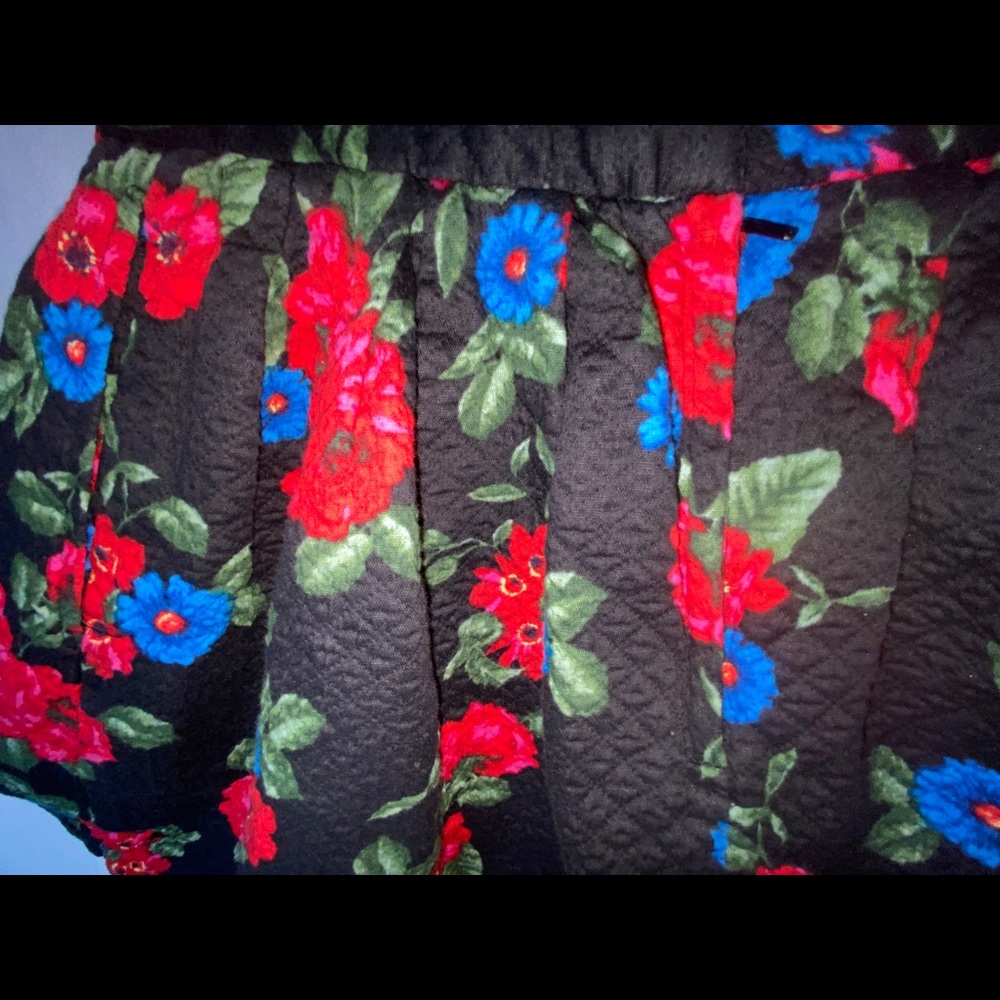 💙❤️💚🖤Forever21 Black Red & Blue Mini Skirt - Picture 2 of 12